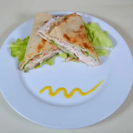 Pan Pita con Atún — Ayayai, comida a domicilio