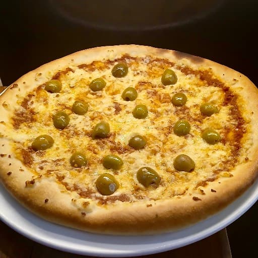Pizza de Aceituna — Ayayai, comida a domicilio